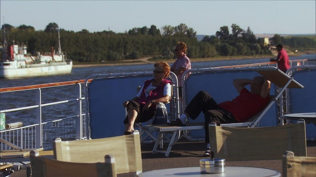 Gäste auf Flussschiff. Gäste auf Flussschiff.
