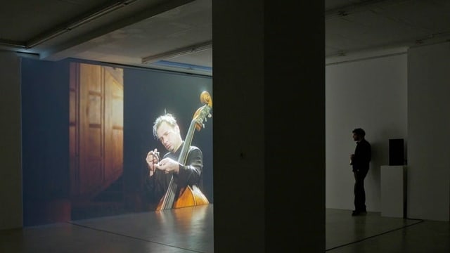 Leihnwand mit Cello Spieler Leihnwand mit Cello Spieler