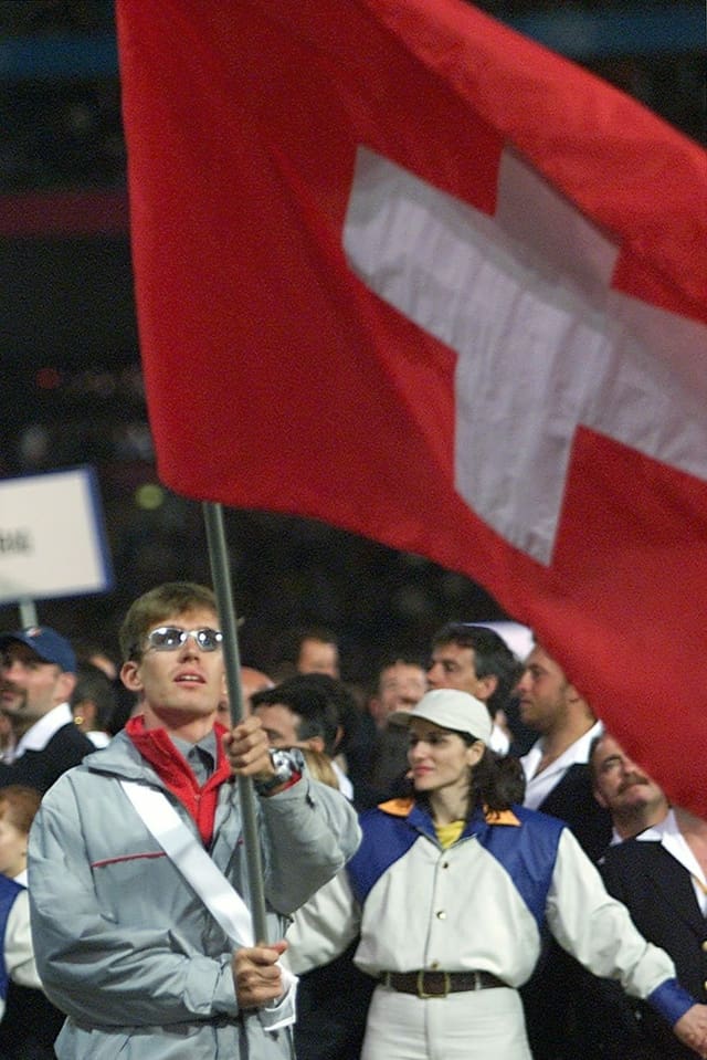 Thomas Frischknecht (Mountainbike) mit der Fahne im Jahr 2000.