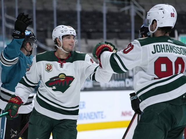 Kevin Fiala (links) bejubelt seinen Treffer Kevin Fiala (links) bejubelt seinen Treffer