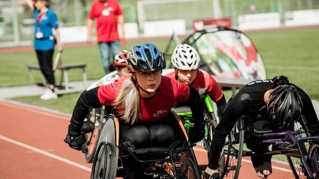 Euling als Rollstuhlsportlerin Elodie. Euling als Rollstuhlsportlerin Elodie.