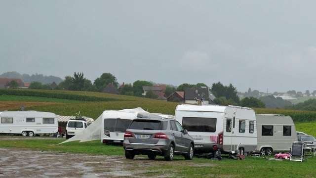 Autos und Wohnwagen Autos und Wohnwagen