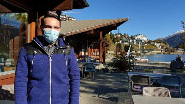 Andri Meyer, in um giuven sportiv cun chavels curts stgirs ed ina giacca sportiva blaua. Davos ves'ins il Lej da San Murezzan. Andri Meyer, in um giuven sportiv cun chavels curts stgirs ed ina giacca sportiva blaua. Davos ves'ins il Lej da San Murezzan.