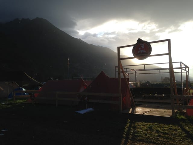 Das #srf3camp erwacht. Oder kommt endlich zur Ruhe. Am Open Air Gampel sind die beiden Zustände nicht trennscharf zu unterscheiden.