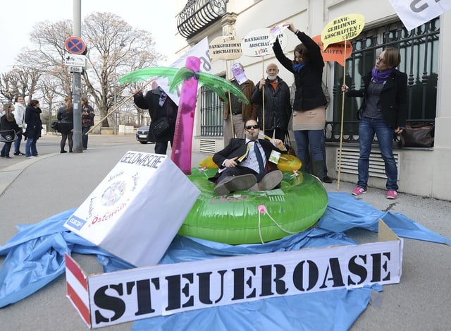 Menschen mit Transparenten Menschen mit Transparenten