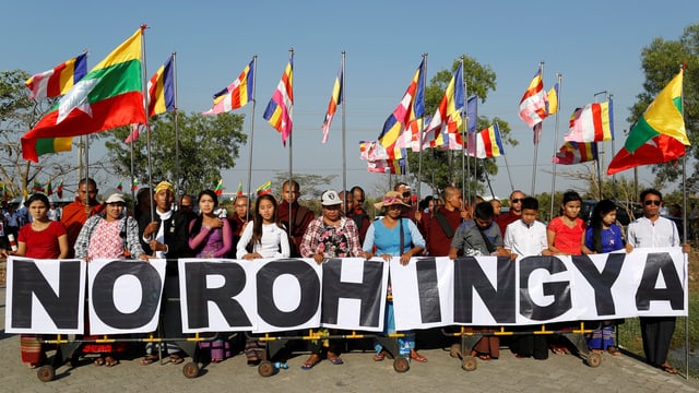 Buddhistische Demonstranten gegen die Rohingya Buddhistische Demonstranten gegen die Rohingya