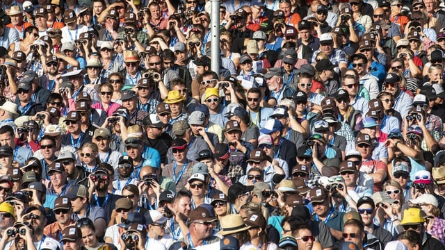 Zuschauerinnen und Zuschauer am Eidgenössischen in Zug 2019. Zuschauerinnen und Zuschauer am Eidgenössischen in Zug 2019.