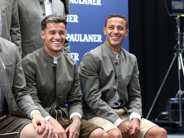 Philippe Coutinho und Thiago Alcantara beim Fotoshooting für das Oktoberfest.