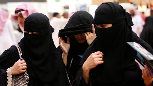 Verhüllte Frauen. Verhüllte Frauen.