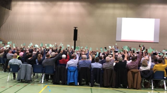 Teilnehmer der Gemeindeversammlung in Sursee. Teilnehmer der Gemeindeversammlung in Sursee.