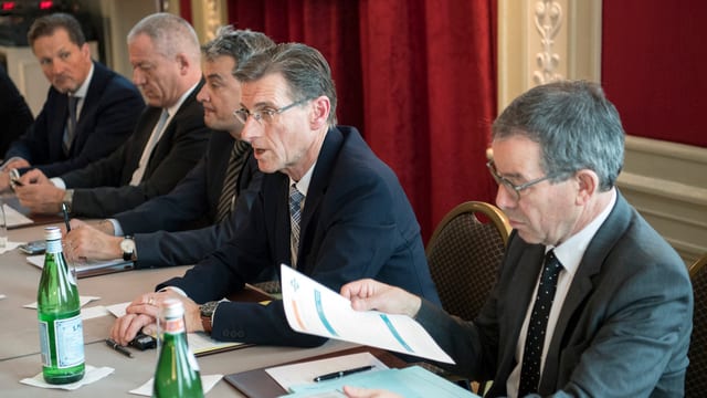 Medienkonferenz über die Mobilisierung von 100 Millionen Franken aus der Privatwirtschaft. Medienkonferenz über die Mobilisierung von 100 Millionen Franken aus der Privatwirtschaft.