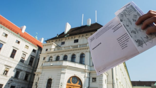 Nicht verschlossen, nicht gültig: eine Wählerkarte. Nicht verschlossen, nicht gültig: eine Wählerkarte.