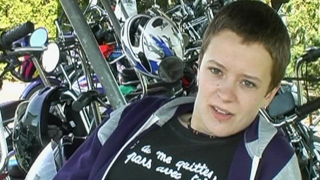 Andrea (damals 18) spricht im Film über ihr Leben, das Kiffen und ihre schwierige Ausbildungssituation. Andrea (damals 18) spricht im Film über ihr Leben, das Kiffen und ihre schwierige Ausbildungssituation.