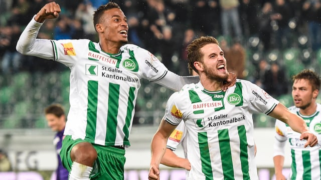 Martin Angha (links) freut sich mit Torschütze Roy Gelmi. Martin Angha (links) freut sich mit Torschütze Roy Gelmi.