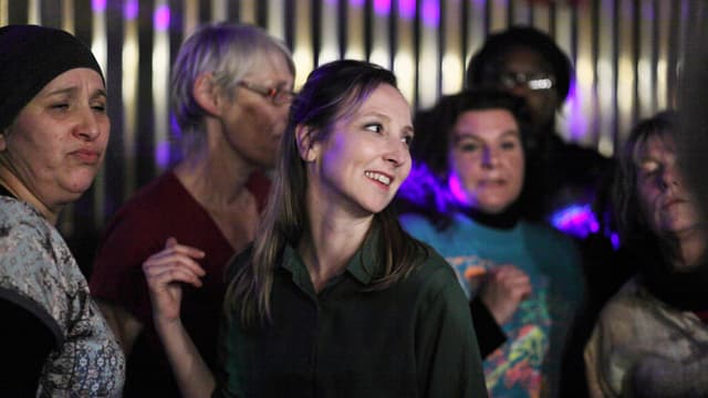 Frauen tanzen Frauen tanzen