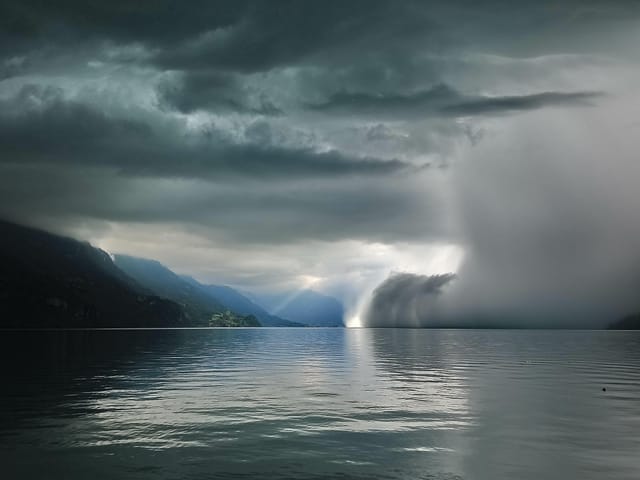 Gewitterstimmung am See.