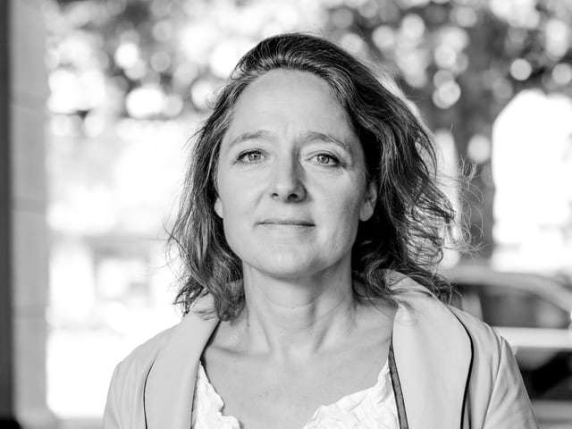 Ein Porträt von Annette Schindler. Ein Porträt von Annette Schindler.