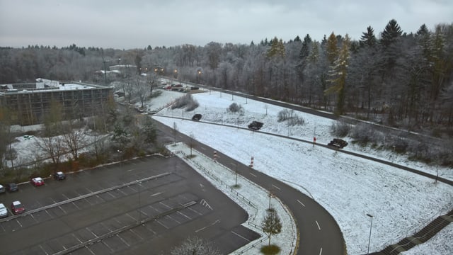 Eine feine Schneeschicht lag am Sonntagmorgen auf den Wiesen in Rheinfelden. Eine feine Schneeschicht lag am Sonntagmorgen auf den Wiesen in Rheinfelden.
