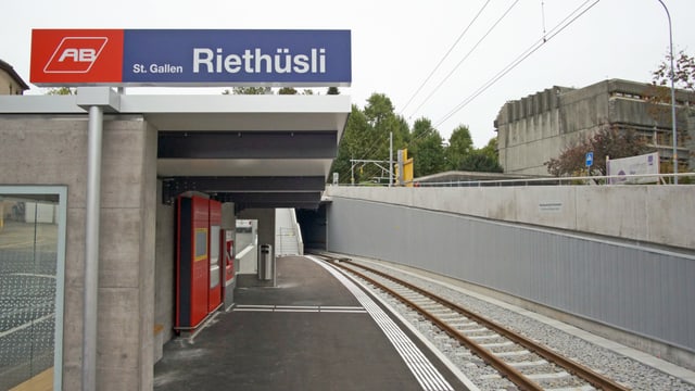 Die neue Riethüsli-Haltestelle. Die neue Riethüsli-Haltestelle.