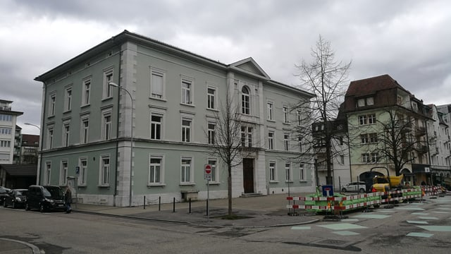 Schulhaus von aussen. Schulhaus von aussen.