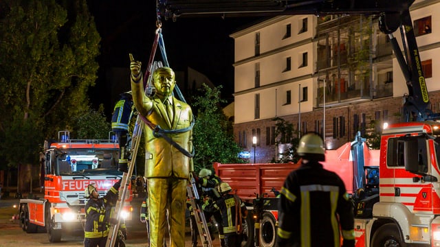 Bronze-Statue von Erdogan und Feuerwehrleute Bronze-Statue von Erdogan und Feuerwehrleute