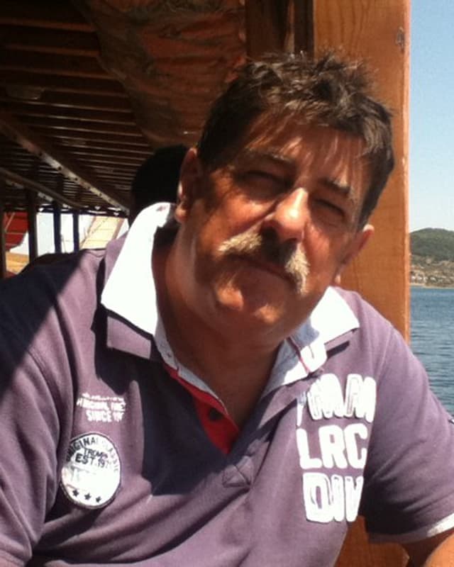 Franz caduff en in polo shirt sper la riva da la mar Franz caduff en in polo shirt sper la riva da la mar