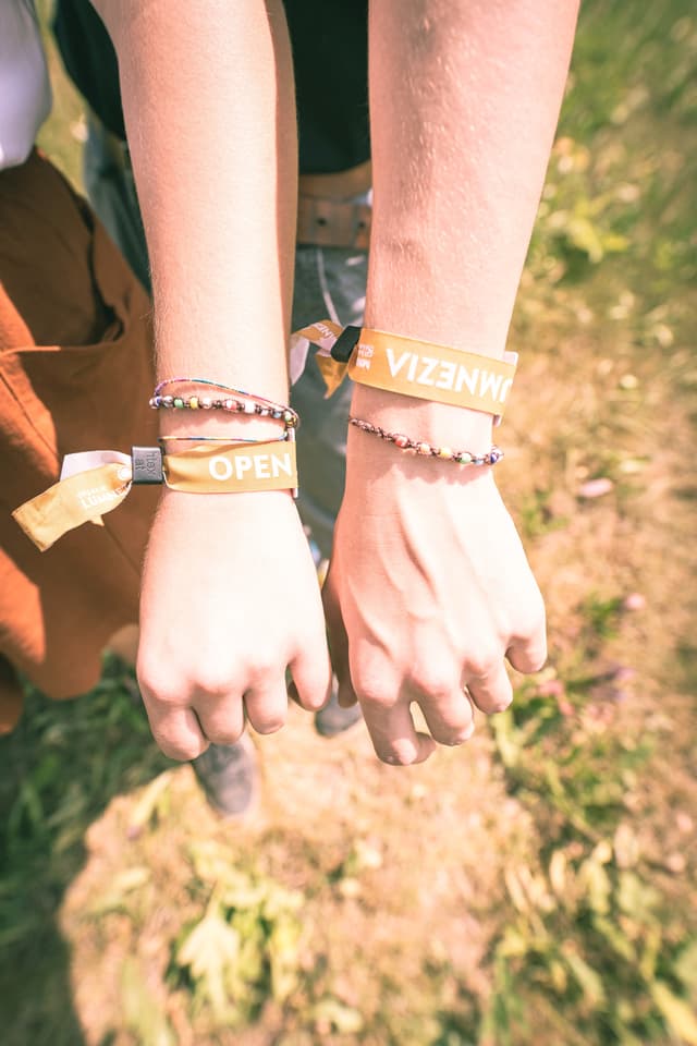 Armbänder der Band Armbänder der Band