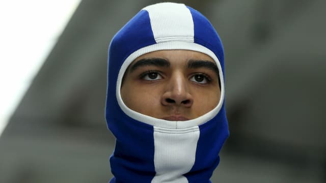 Mann mit Balaclava Mann mit Balaclava