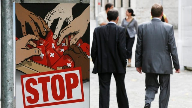 Das Bild zeigt ein Abstimmungsplakat der SVP zur Einbürgerungsinitiative 2008. Das Bild zeigt ein Abstimmungsplakat der SVP zur Einbürgerungsinitiative 2008.
