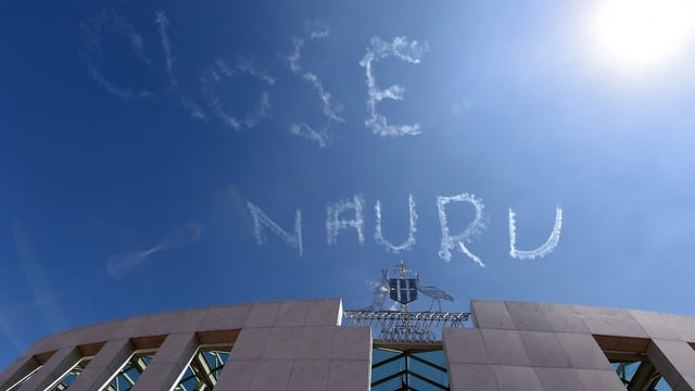 Close Nauru in Himmel geschrieben. Close Nauru in Himmel geschrieben.
