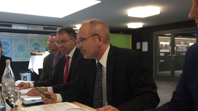 Der St. Galler Bildungsdirektor Stefan Kölliker (rechts) und der HSG-Rektor Thomas Bieger an der Jahresmedienkonferenz der HSG in St. Gallen. Der St. Galler Bildungsdirektor Stefan Kölliker (rechts) und der HSG-Rektor Thomas Bieger an der Jahresmedienkonferenz der HSG in St. Gallen.