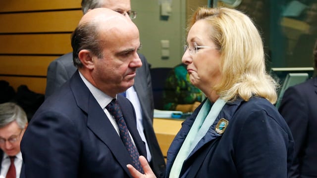 Zwei Personen im Gespräch Zwei Personen im Gespräch