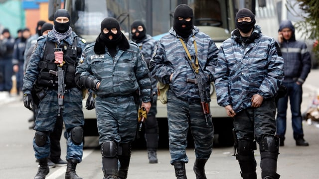 Mitglieder der Sonderpolizei Berkut am 22. Februar in Kiew. Mitglieder der Sonderpolizei Berkut am 22. Februar in Kiew.