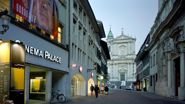 Hauptgasse in Solothurn mit St.Ursenkathedrale im Hingergrund. Hauptgasse in Solothurn mit St.Ursenkathedrale im Hingergrund.