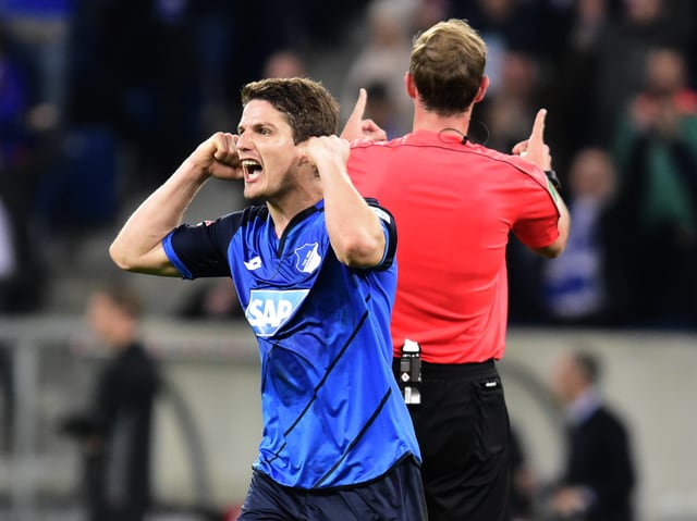 Pirmin Schwegler hält sich die Ohren zu
