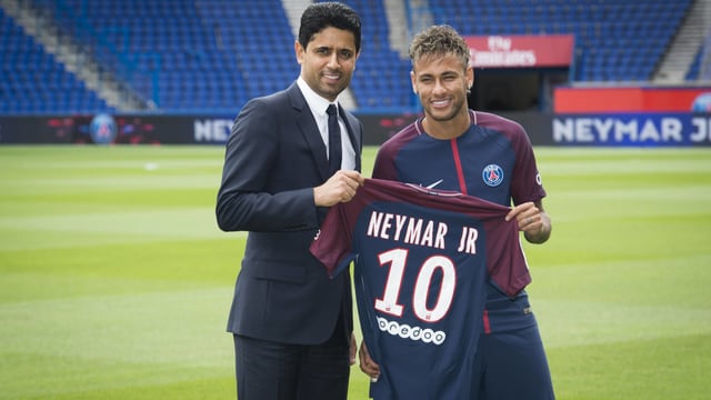 Neymar bei seiner Vorstellung. Neymar bei seiner Vorstellung.