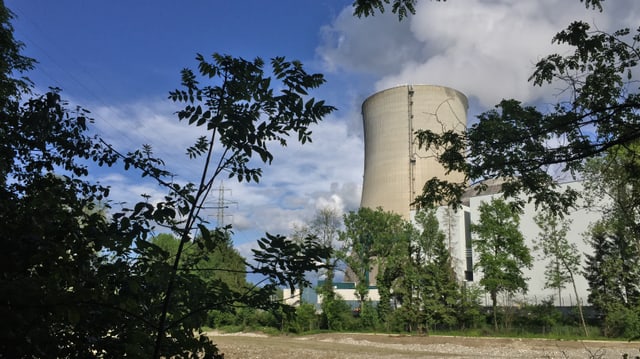 Das Atomkraftwerk Gösgen von der Aarau aus gesehen. Das Atomkraftwerk Gösgen von der Aarau aus gesehen.