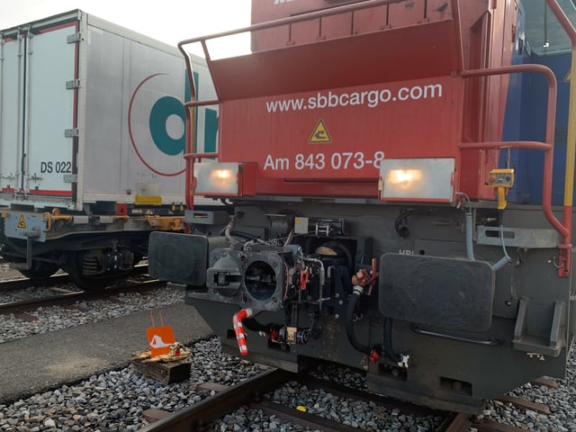 Eine Rangierlokomotive mit der neuen automatischen Kupplung. Eine Rangierlokomotive mit der neuen automatischen Kupplung.