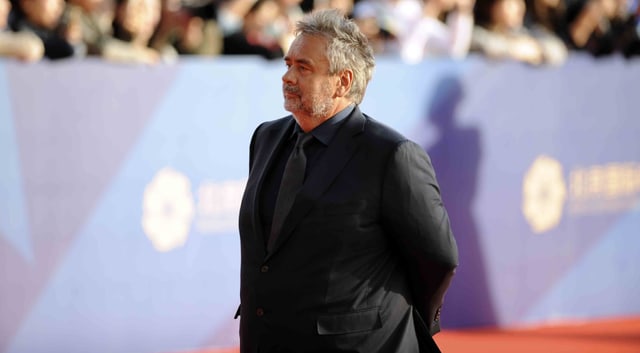 Luc Besson schreitet über den Roten Teppich Luc Besson schreitet über den Roten Teppich
