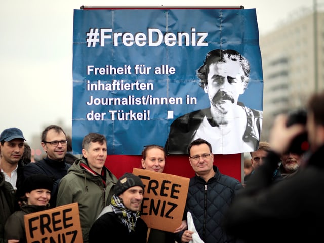 Demo gegen die Verhaftung von Yücel im Winter 2017 Demo gegen die Verhaftung von Yücel im Winter 2017