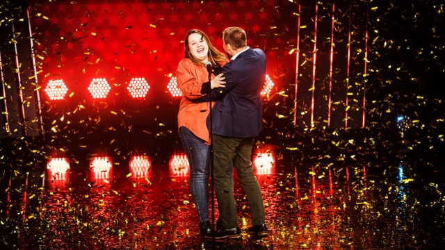Nadia Endrizzi und Jonny Fischer im Goldregen. Nadia Endrizzi und Jonny Fischer im Goldregen.