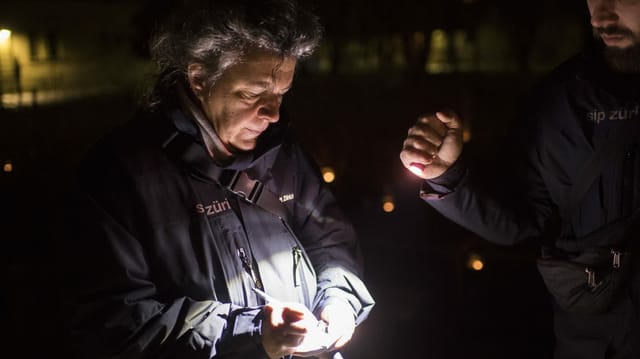 Mitarbeiter der sip züri (Sozialambulanz) im Einsatz. Mitarbeiter der sip züri (Sozialambulanz) im Einsatz.