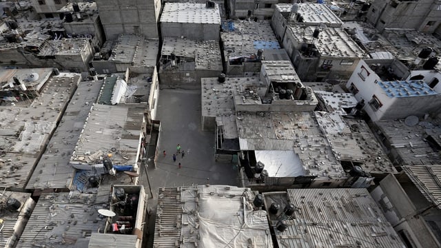 Mit rund 35‘000 Bewohnern ist Jabalia laut UNO das grösste Flüchtlingslager im Gazastreifen. Mit rund 35‘000 Bewohnern ist Jabalia laut UNO das grösste Flüchtlingslager im Gazastreifen.