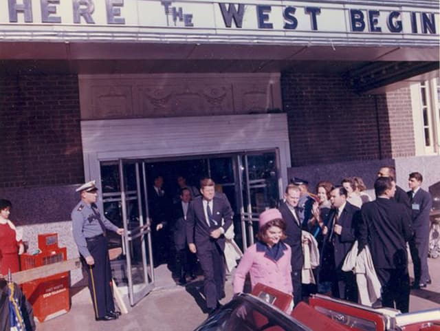 Kennedy mit Jackie in Fort Worth.