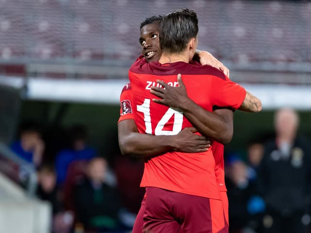 Steven Zuber und Breel Embolo jubeln gemeinsam. Steven Zuber und Breel Embolo jubeln gemeinsam.