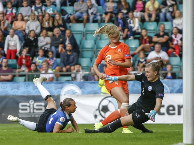 Jill Roord trifft für die Niederlande.