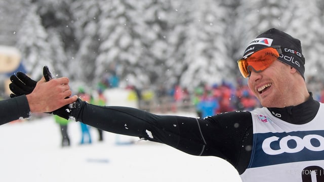 Dario Cologna freut sich über seinen Sieg Dario Cologna freut sich über seinen Sieg