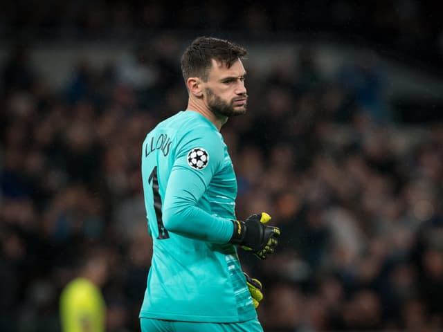 Hugo Lloris mit verzerrter Miene. Hugo Lloris mit verzerrter Miene.