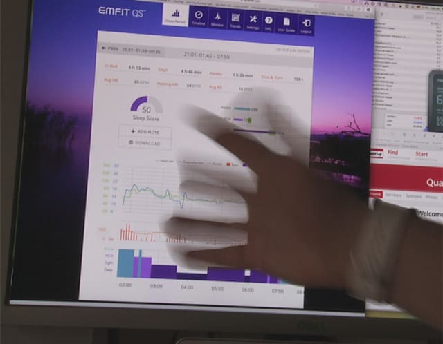 Hand vor Screen Hand vor Screen
