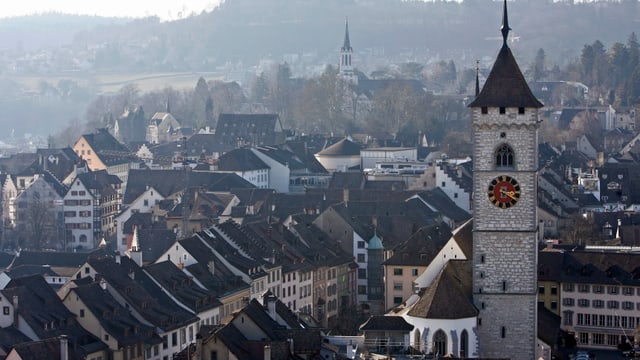 Totale auf eine Kirche im Stadtzentrum. Totale auf eine Kirche im Stadtzentrum.
